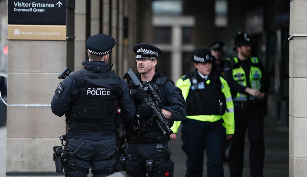 Armed police secure the area across the road from the Palace of Westminster housing the Houses of Parliament in central London on March 23, 2017. (ADRIAN DENNIS/AFP/Getty Images)