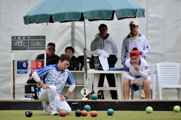Kenneth Fung, lead bowler of HKFC, carefully studies the head whilst Bronson Fung, lead bowler of ILBC, sits relaxed on the 6th end of the match. It became the turning point of the game, following which ILBC took 17 shots off HKFC in the next nine ends to win the semi-final of the 2017 Men's National Pairs. (Stephanie Worth)