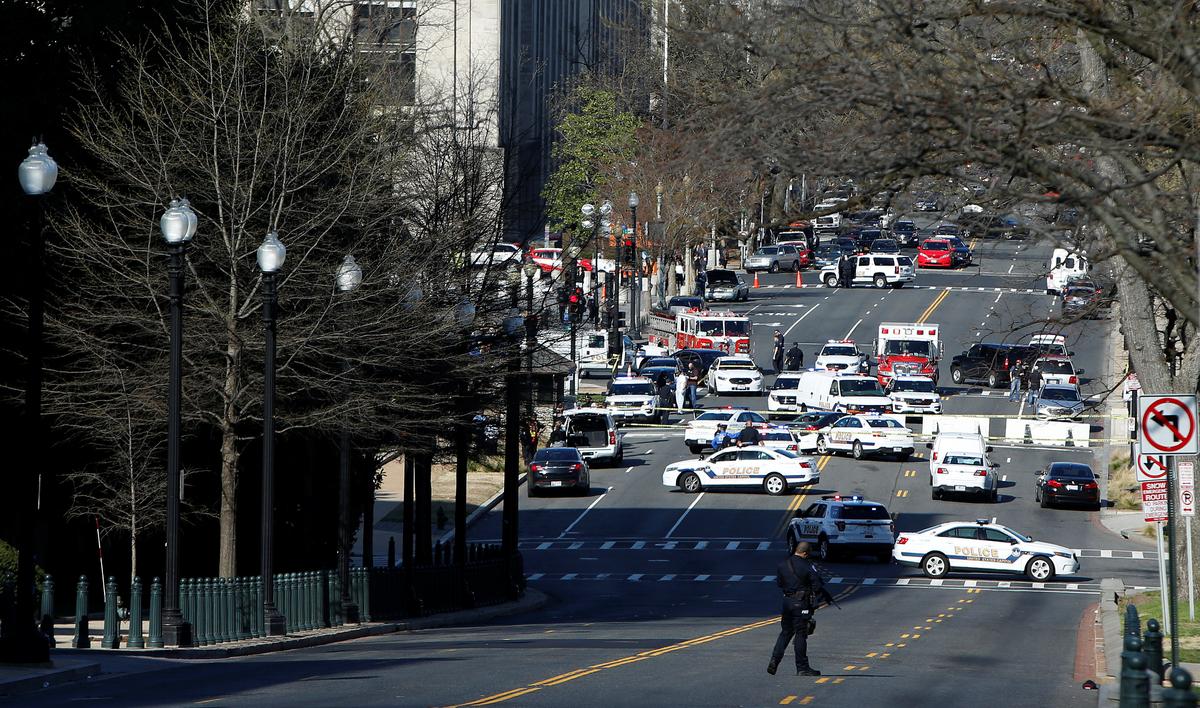 Capitol Hill police block traffic after a car whose driver struck a Capitol Police cruiser and then tried to run over officers, near the U.S. Capitol in Washington on March 29, 2017. (REUTERS/Joshua Roberts)