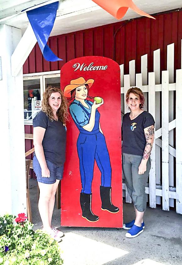 Heather Coulombe (L) and Sandee MacLean outside the Farmer's Daughter Country Market. (Courtesy of Heather Coulombe)