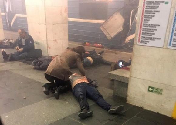 Blast victims lie near a subway train hit by a explosion at the Tekhnologichesky Institut subway station in St.Petersburg, Russia April 3, 2017. (AP Photo/www.vk.com/spb_today via AP)