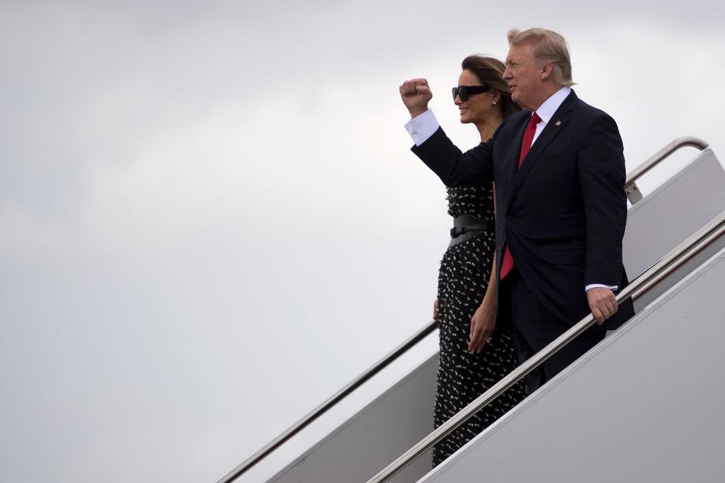 First Lady Melania Trump (L) and US President Donald Trump (R) arrive in West Palm Beach, Fla., on April 6, 2017. (JIM WATSON/AFP/Getty Images)