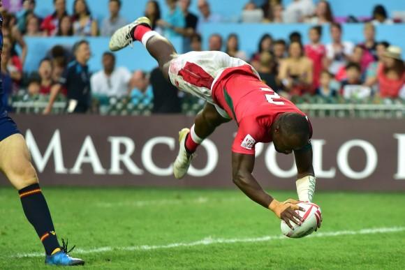 Acrobatic finish by Augustine Lugonzo of Kenya in their match against Scotland in the Trophy final at the Hong Kong Sevens on Sunday April 9, 2017. (Bill Cox/Epoch Times)