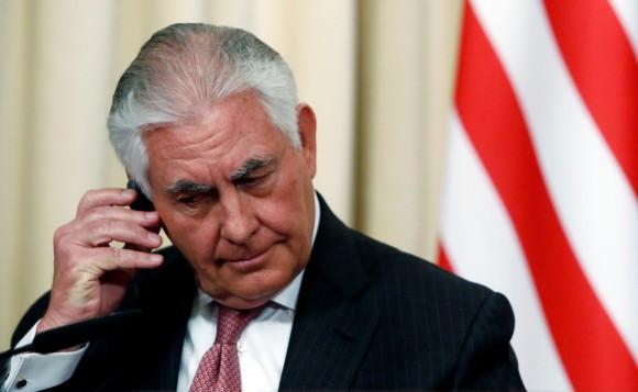 U.S. Secretary of State Rex Tillerson adjusts his headphones during a news conference with Russian Foreign Minister Sergei Lavrov following their talks in Moscow, Russia, April 12, 2017. (REUTERS/Sergei Karpukhin)