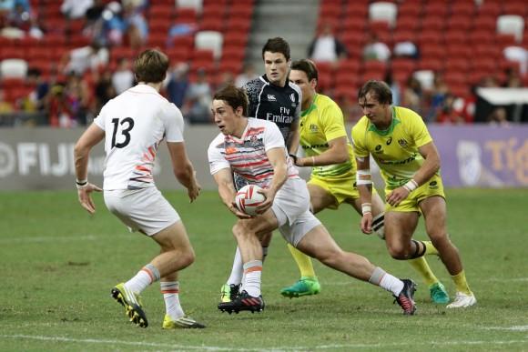 Will Glover of England looks to pass during the Bronze Final 2017 Singapore Sevens match between Australia and England at National Stadium on April 16, 2017 in Singapore. (Suhaimi Abdullah/Getty Images)
