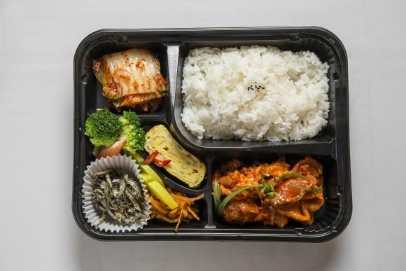 A lunch box featuring spicy pork stir-fried in gochujang, or red pepper paste. (Samira Bouaou/The Epoch Times)