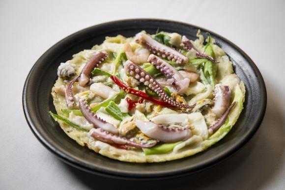 Haemul pajeon, or seafood pancake. (Samira Bouaou/The Epoch Times)