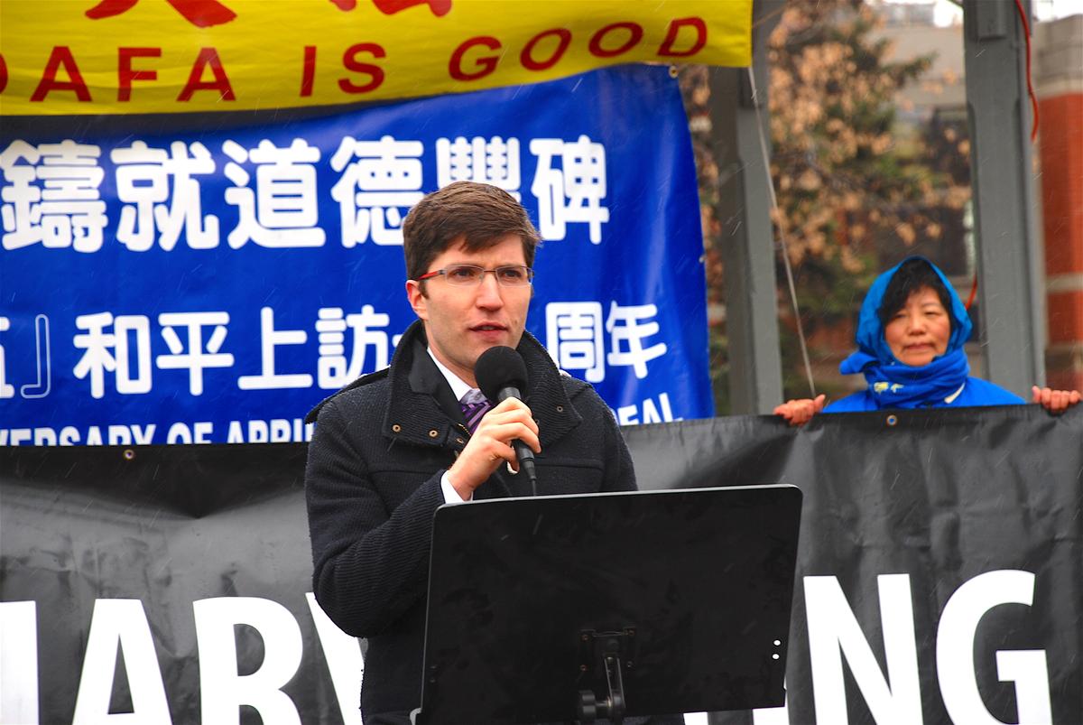 Garnett Genuis, MP for Sherwood Park-Fort Saskatchewan, talks at a rally in Edmonton's Dr. Wilbert McIntyre Gazebo on April 22, 2017 to mark the 18th anniversary of the April 25, 1999 appeal in Beijing by Falun Dafa adherents. (George Qu/The Epoch Times)