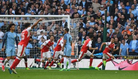 Alexis Sanchez (1st R) of Arsenal celebrates scoring his side's second goal during the Emirates FA Cup Semi-Final match between Arsenal and Manchester City at Wembley Stadium on April 23, 2017 in London, England. (Shaun Botterill/Getty Images).