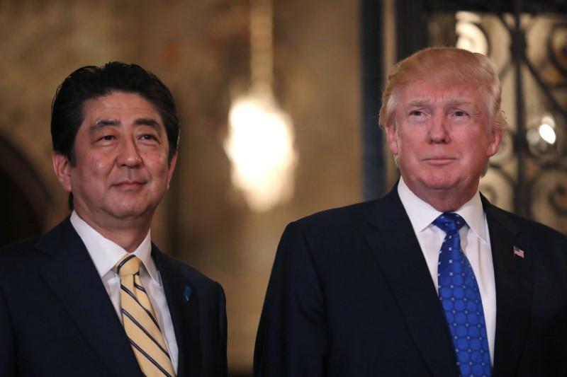 Japanese Prime Minister Shinzo Abe and U.S. President Donald Trump pose for a photograph before attending dinner at Mar-a-Lago Club in Palm Beach, Fla., on Feb. 11, 2017. (REUTERS/Carlos Barria)