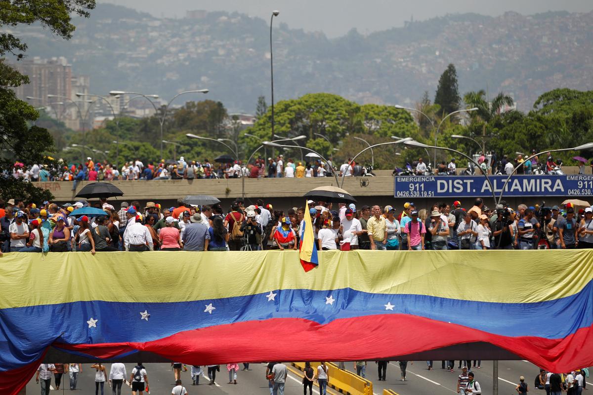 Protestors attend a rally against Venezuela's Socialist leader Nicolas Maduro in Caracas, Venezuela on April 24, 2017. (REUTERS/Christian Veron)