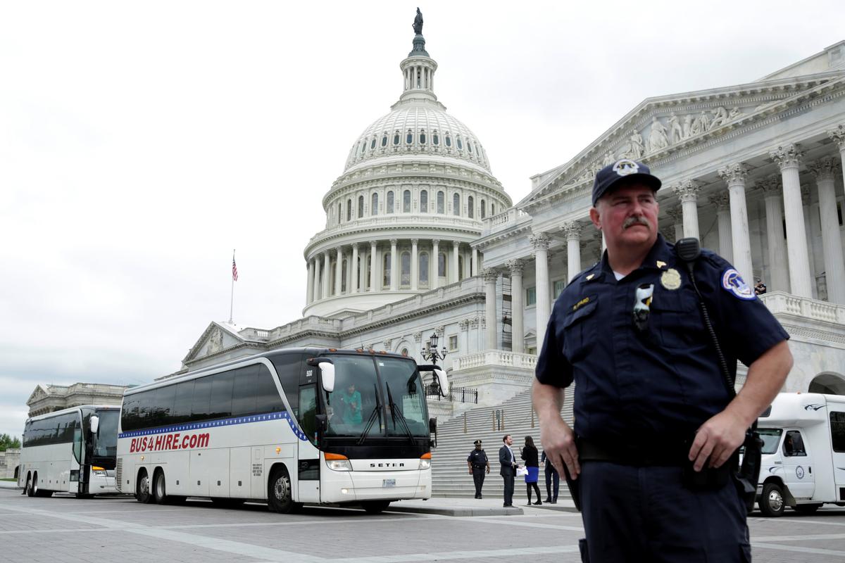 U.S. Senate caravan leaves from Capitol Hill to attend a North Korea briefing at the White House, in Washington on April 26, 2017. (REUTERS/Yuri Gripas)