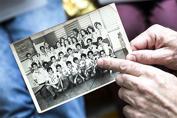 Jesús de León points to himself in a photo from when he was in seventh grade at Lenin High School. De León was forced to turn against his friends if they were planning to leave Cuba. (Samira Bouaou/The Epoch Times)