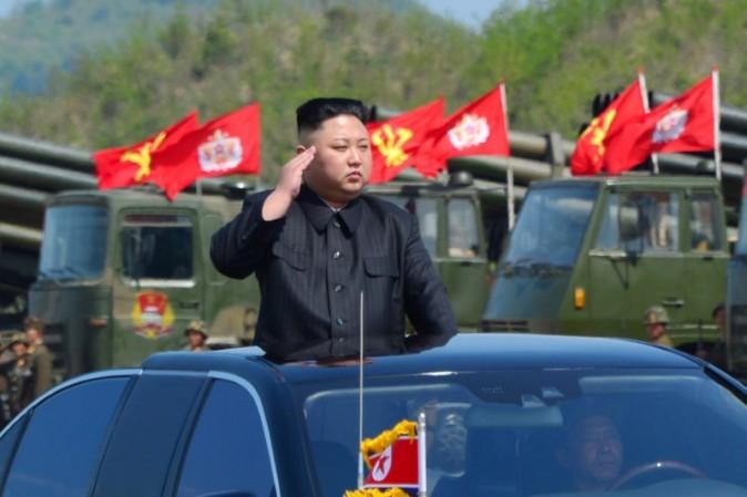 North Korea's leader Kim Jong Un watches a military drill marking the 85th anniversary of the establishment of the Korean People's Army (KPA) in this handout photo by North Korea's Korean Central News Agency (KCNA) made available on April 26, 2017. (KCNA/Handout via REUTERS)