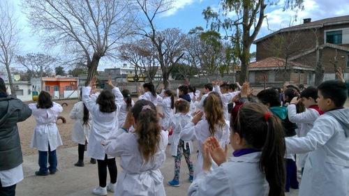 Students doing Falun Gong exercises in a school courtyard in Montevideo, Uruguay. (Minghui.org)