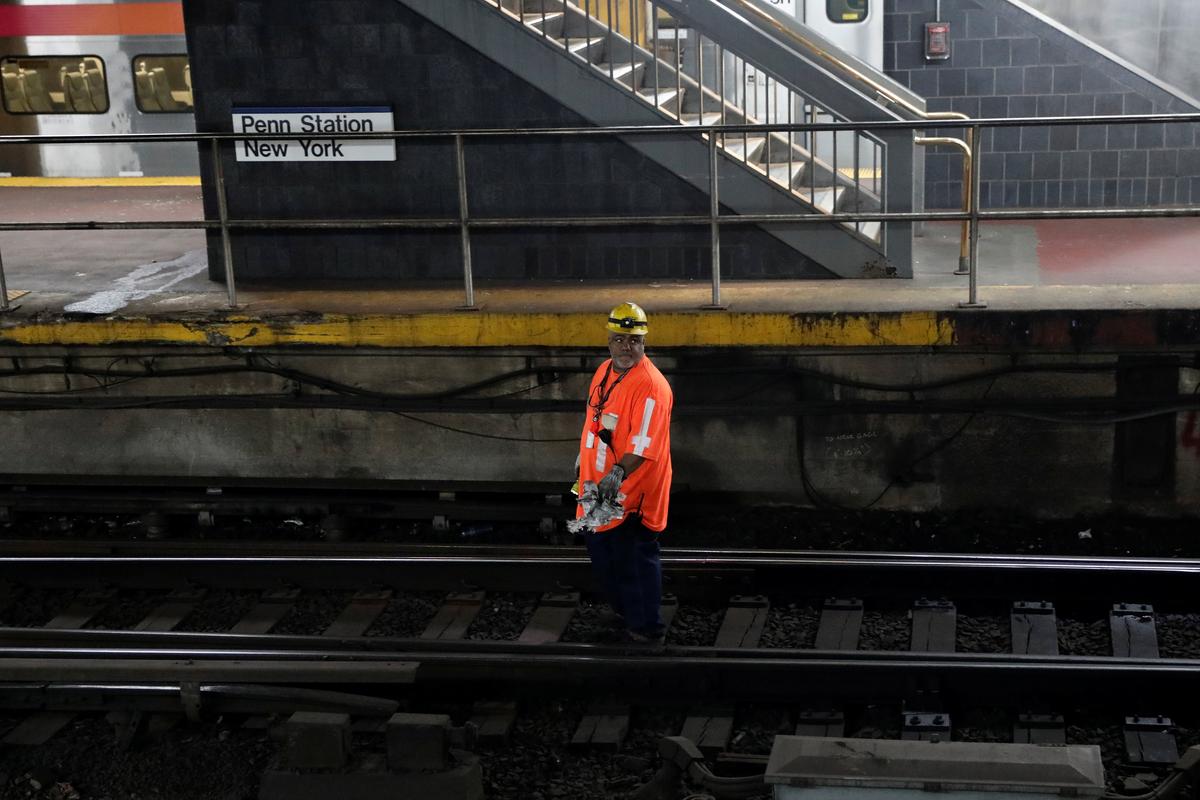 A worker walks on tracks inside New York City's Pennsylvania Station on April 27, 2017. (REUTERS/Mike Segar)