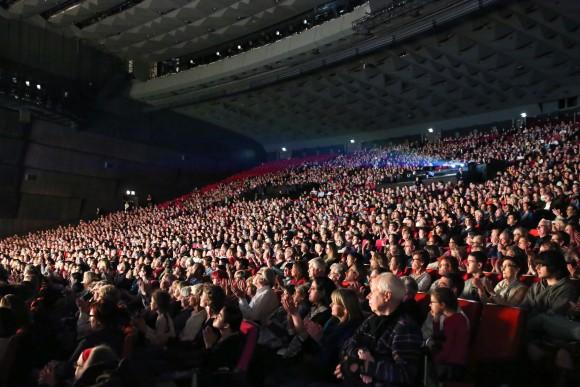 The audience attending Shen Yun at Palais des Congrès on Saturday April 22, 2017. (Epoch Times)