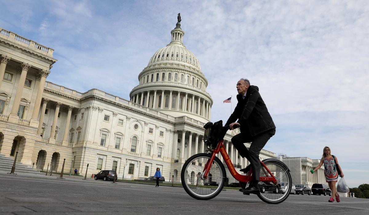 A cyclist passes the the U.S. Capitol, on the day the House is expected to vote here to repeal Obamacare in Washington on May 4, 2017. (REUTERS/Kevin Lamarque)
