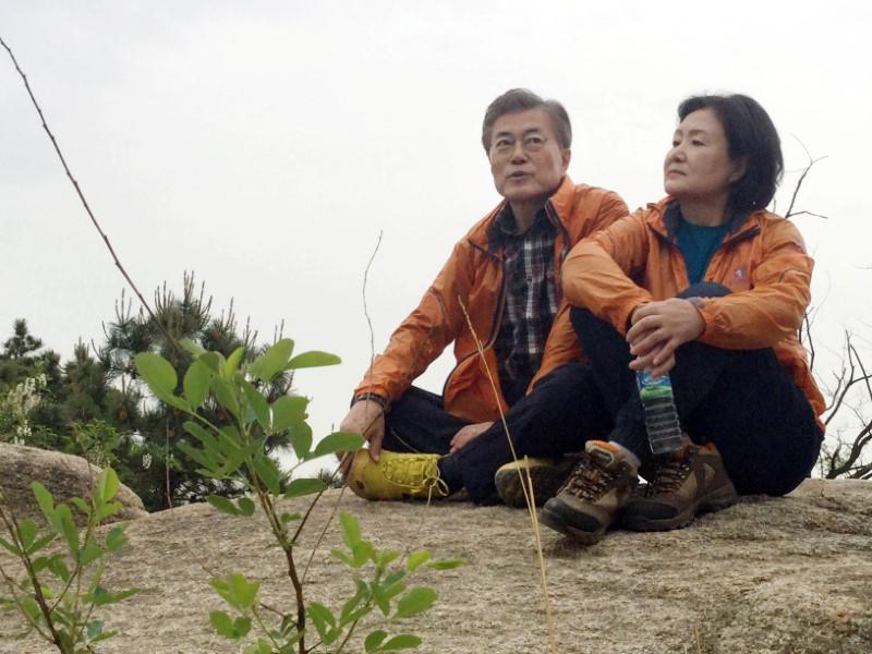 Moon Jae-in, the candidate of the Democratic Party of Korea, takes a rest with his wife Kim Jung-sook at a mountain behind his private house in Seoul, South Korea on May 9, 2017. (The office of election camp of Moon Jae-In/News1 via REUTERS)