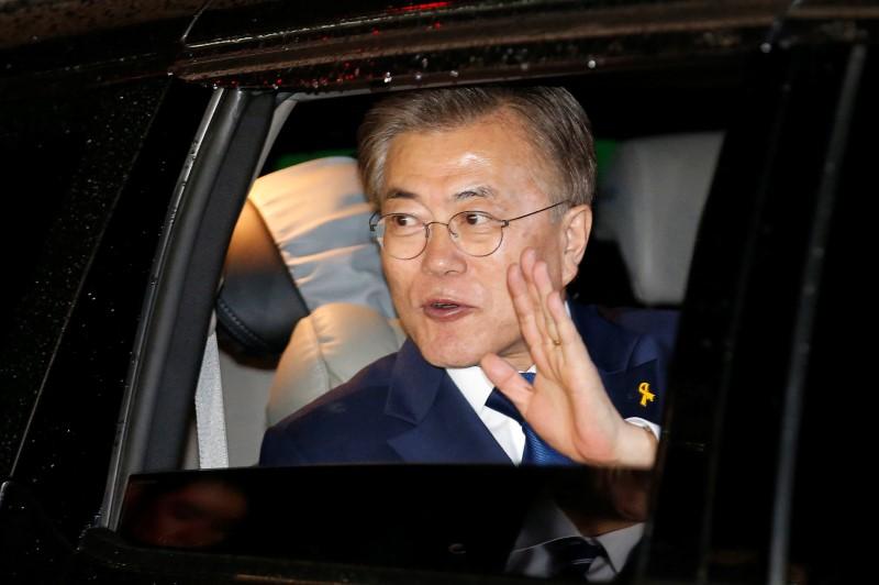 Moon Jae-in, the presidential candidate of the Democratic Party of Korea, leaves his house for his party situation room to watch live television coverage of vote count in Seoul, South Korea on May 9, 2017. (REUTERS/Kim Kyung-Hoon)