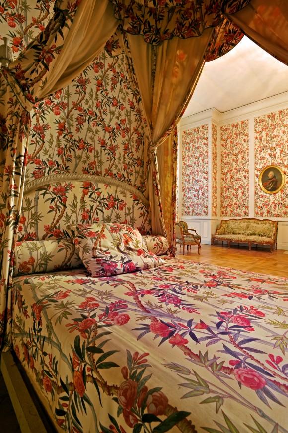Chambord's Interiors: Interiors sure don't come like this today. A step back in time as a busy floral print beautifies the bedding and walls. (Courtesy of Chateau of Chambord)