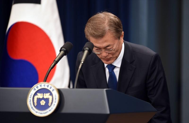 South Korea's new President Moon Jae-In bows during a press conference at the presidential Blue House in Seoul on May 10, 2017. (REUTERS/Jung Yeon-Je/Pool)