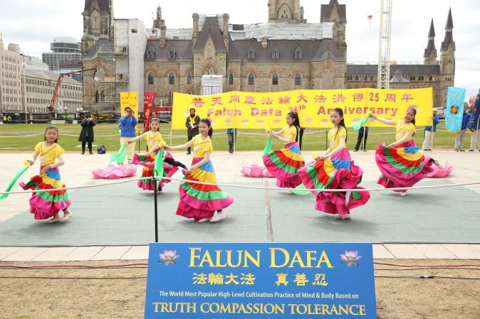 Young Falun Gong practitioners perform a traditional dance during a celebration on Parliament Hill marking the 25th anniversary of the practice's introduction to the public, May 9, 2017. (Evan Ning/Epoch Times)