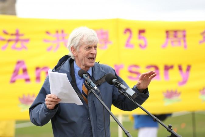 David Kilgour, former Liberal MP and secretary of state (Asia-Pacific), speaks at a celebration on Parliament Hill marking the 25th anniversary of Falun Gong, May 9, 2017. (Evan Ning/Epoch Times)