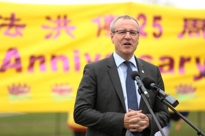 Liberal MP Borys Wrzesnewskyj speaks at a celebration on Parliament Hill marking the 25th anniversary of Falun Gong, May 9, 2017. (Evan Ning/Epoch Times)
