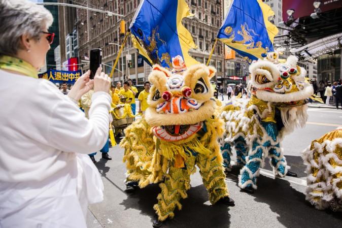 A Falun Gong lion dance team performs in the World Falun Dafa Day parade in New York on May 12, 2017. (Samira Bouaou/The Epoch Times)
