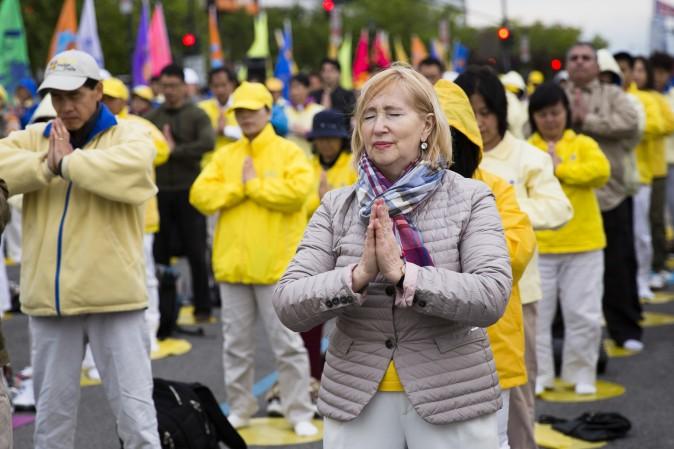 Hundreds of Falun Gong practitioners hold a vigil near the Chinese Consulate in New York on May 12, 2017. (Samira Bouaou/The Epoch Times)