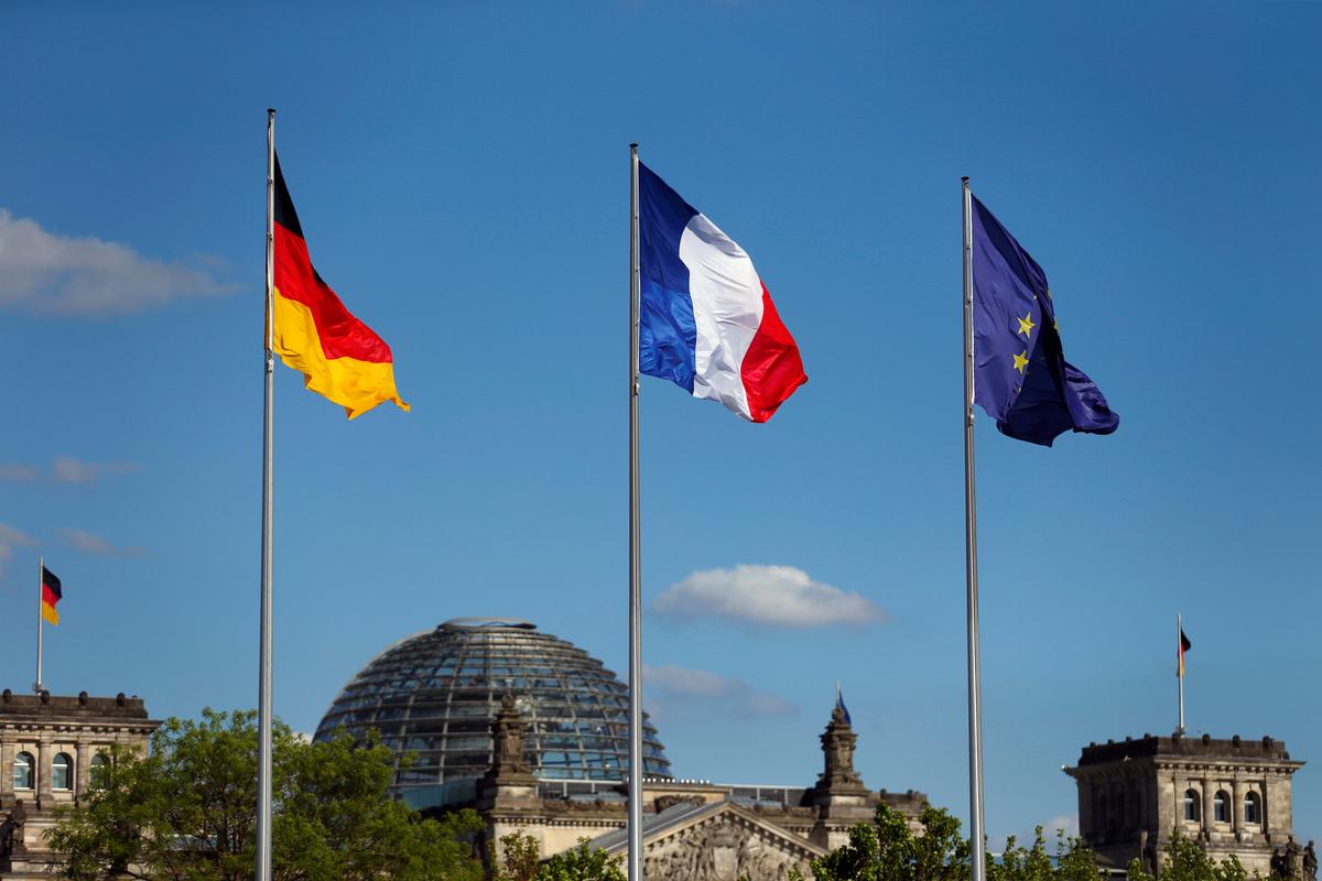 The flags of Germany, France and the European Union are seen in front of the the Chancellery, before the meeting between German Chancellor Angela Merkel and French President Emmanuel Macron in Berlin, Germany on May 15, 2017. (REUTERS/Hannibal Hanschke)