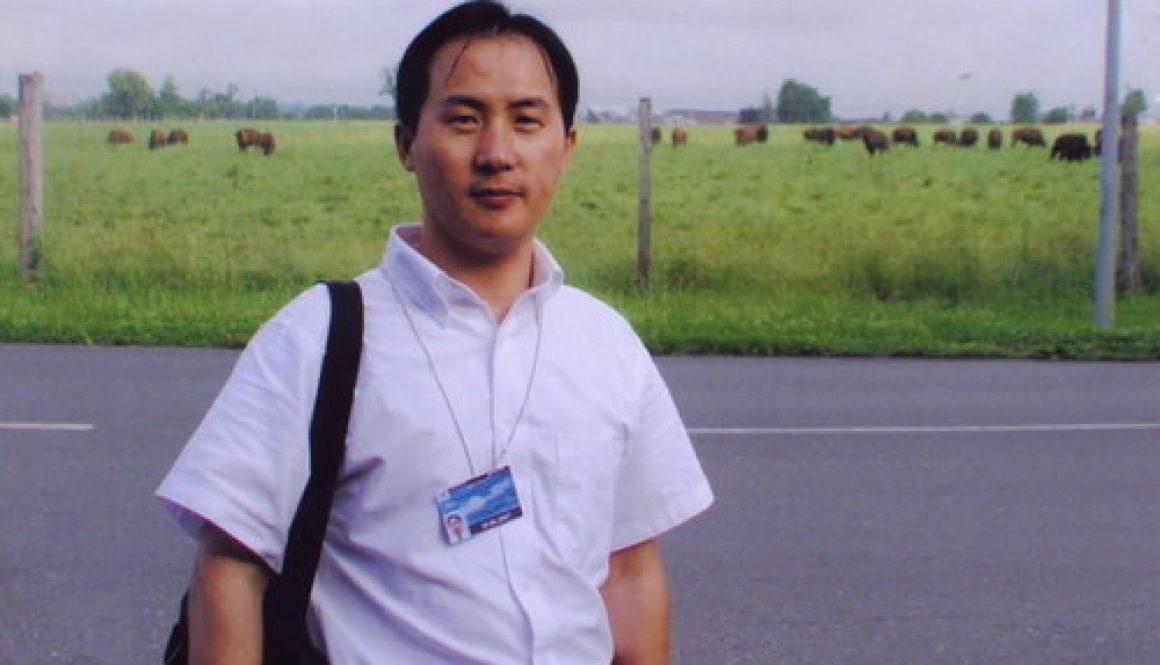 Human rights lawyer Li Heping, formerly youthful and robust, looked markedly different and almost unrecognizable after being imprisoned and tortured. (Radio Free Asia)