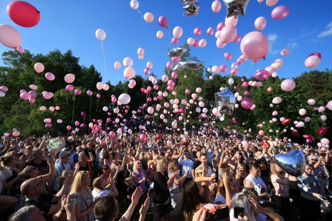 People release thousands of balloons into the sky during a vigil to commemorate the victims of the May 22 terror attack at Tandle Hill Country Park in Royton, England, on May 26, 2017. (LINDSEY PARNABY/AFP/Getty Images)