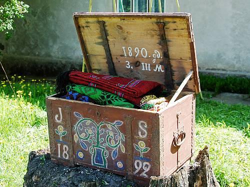 A trunk dating back to 1890 is a family heirloom and an example of Suiti carving and folk art. (Ethnic Culture Centre Suiti Foundation)