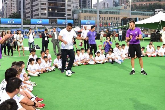 Famous Brazilian footballer Ronaldo Nazario, Real Madrid Ambassador for the Dreams Foundation, demonstrates skills during his teachin to soccer youngsters at Hong Kong Football Club on Friday May 26, 2017. (Bill Cox/Epoch Times)