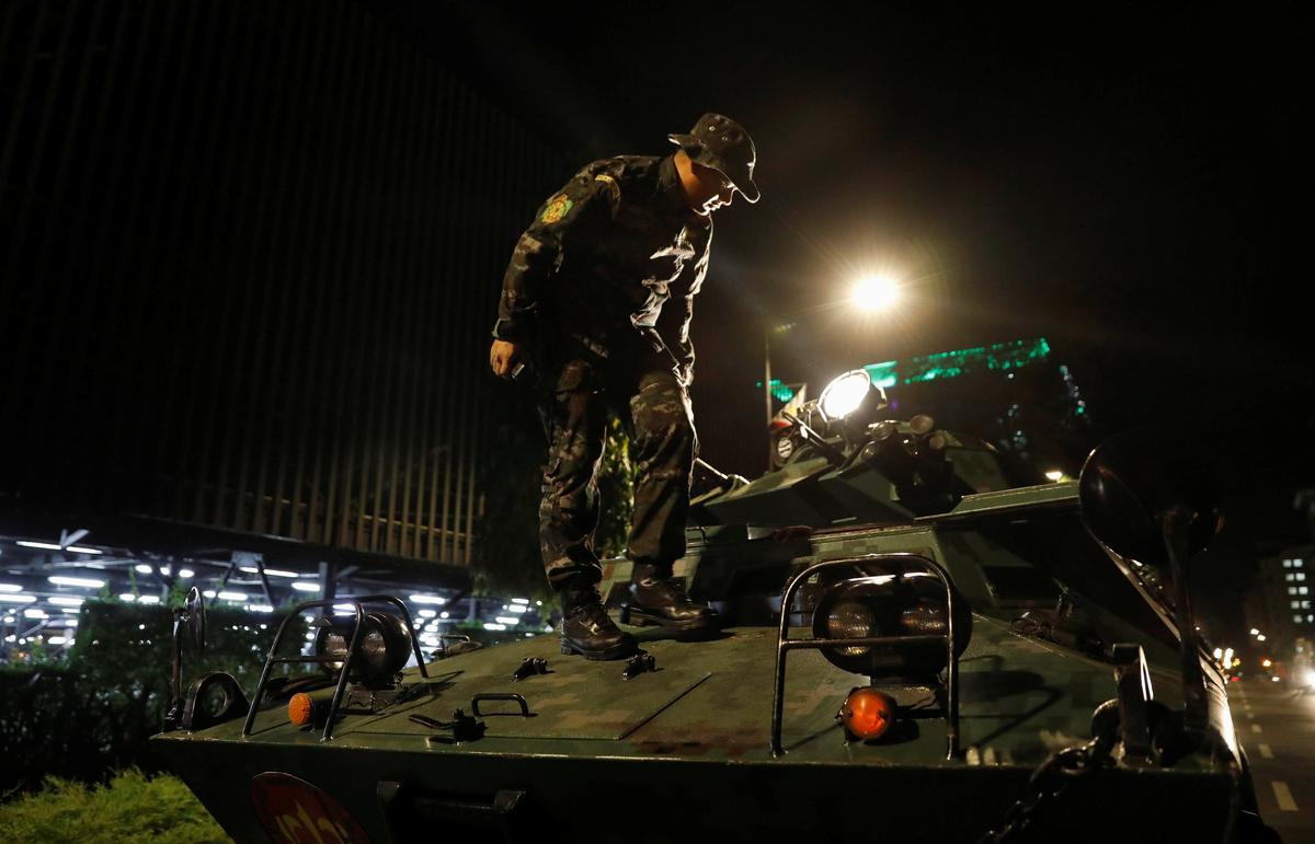 A policeman alights from an armoured fighting vehicle (AFV) near the Resorts World Manila after gunshots and explosions were heard in Pasay City, Metro Manila, Philippines on June 2, 2017. (REUTERS/Erik De Castro)