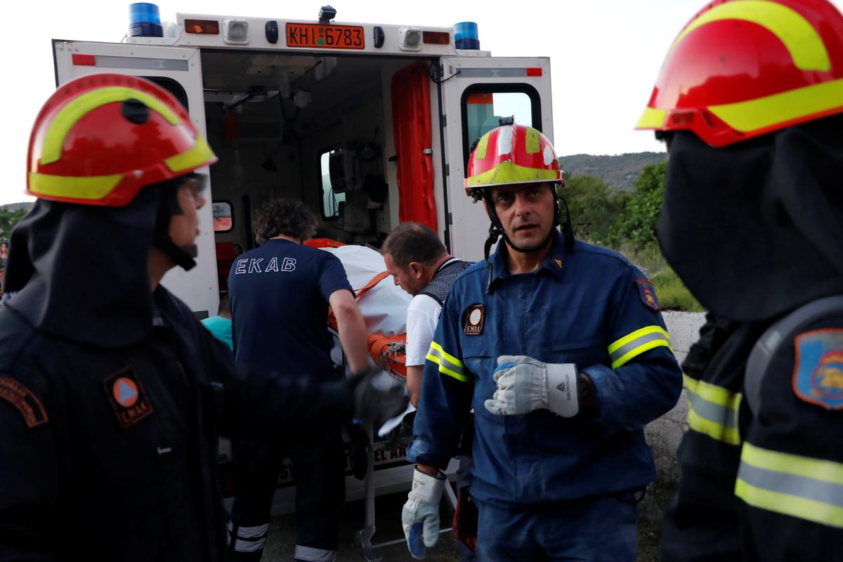 Rescue team members carry the body of a victim onto a ambulance, at the village of Vrissa on the Greek island of Lesbos, Greece, after a strong earthquake shook the eastern Aegean on June 12, 2017. (REUTERS/Giorgos Moutafis)