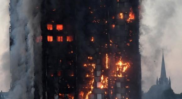 Flames and smoke engulf a tower block, in West London, Britain on June 14, 2017. (REUTERS/Toby Melville)