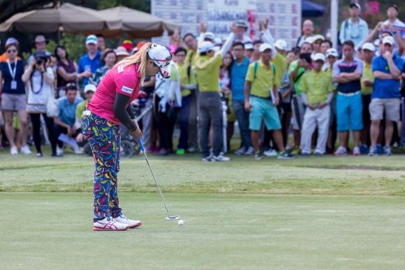 Hong Kong Open winner Supamas Sangchan of Thailand sinks her final put on the 18th green before claiming the EFG Hong Kong Ladies Open title at Fanling Golf Club, on Sunday June 11, 2017. (Dan Marchant)