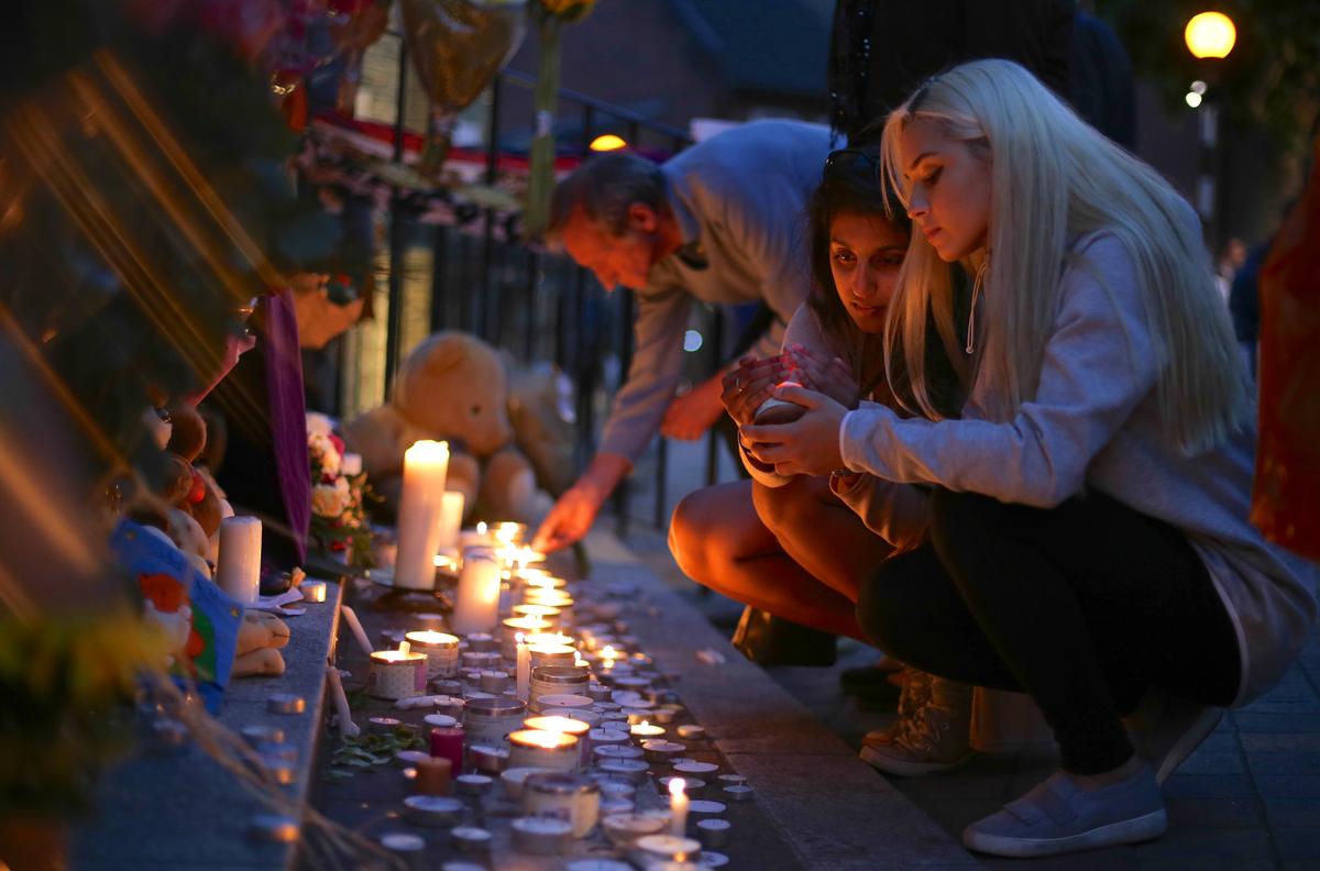 People light candles for a memorial outside Notting hill Methodist Church following the blaze at Grenfell Tower, a residential tower block in west London on June 15.<br/>(DANIEL LEAL-OLIVAS/AFP/Getty Images)