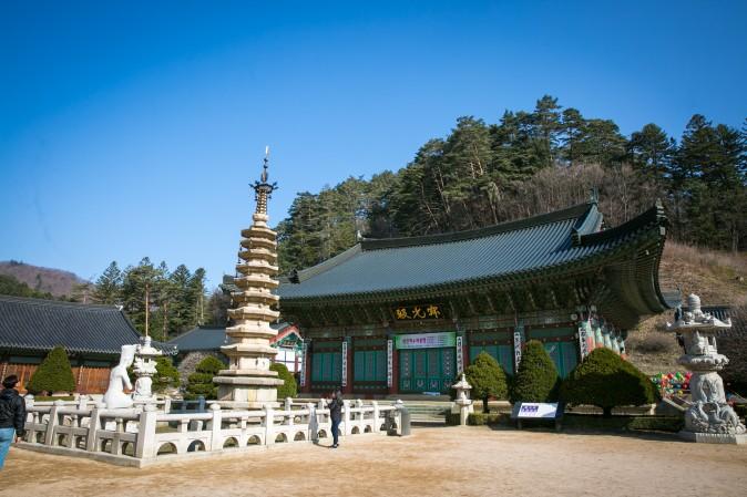 One of the main temples at the Woljeongsa Temple Stay. Woljeongsa was built in 643 by monk Jajang after returning from the Tang Dynasty in China. Legend has it that Jajang brought back part of Buddha Shakyamuni remains and built the temple in his honor. (Benjamin Chasteen/The Epoch Times)
