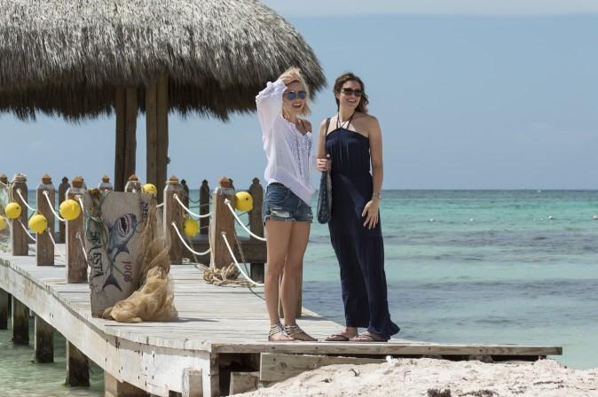 (L–R) While on vacation in Mexico, sisters Kate (Claire Holt) and Lisa (Mandy Moore) seek a little adventure when they decide to go shark diving in "47 Meters Down." (Entertainment Studios Motion Pictures)