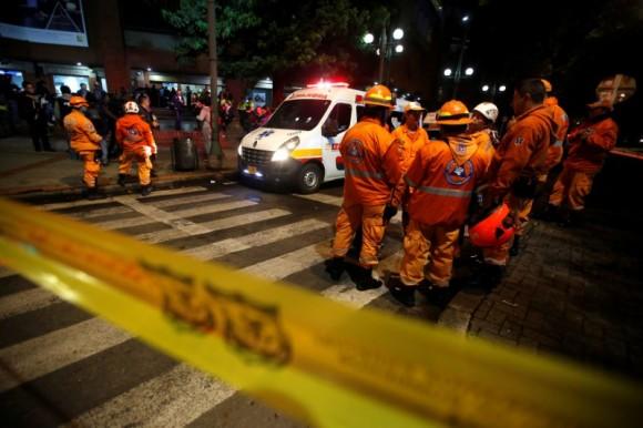 Rescue personnel and an ambulance are seen behind yellow tape outside the Andino shopping center after an explosive device detonated in a restroom, in Bogota, Colombia June 17, 2017. (Reuters/Jaime Saldarriaga)