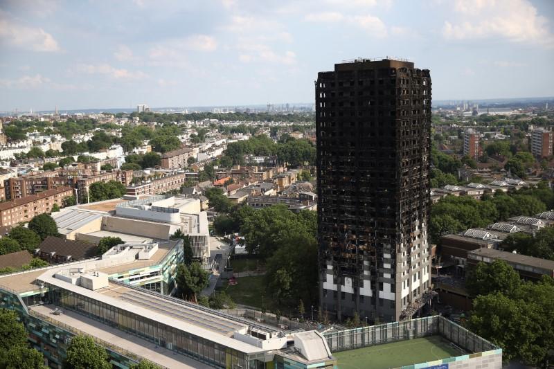 The burnt out remains of the Grenfell apartment tower are seen in North Kensington, London, Britain on June 18, 2017. (REUTERS/Neil Hall)
