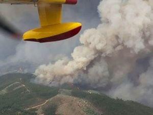 Aerial view of a forest fire is seen from the cabin of a Spanish fire fighting plane near Pedrogao Grande, Portugal on June 18, 2017. (Spanish Defence Ministry-Spanish Air Force/Handout via REUTERS)