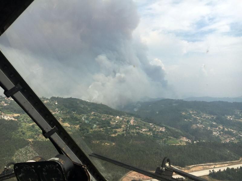 Aerial view of a forest fire is seen from the cabin of a Spanish fire fighting plane near Pedrogao Grande, Portugal on June 18, 2017. (Spanish Defence Ministry-Spanish Air Force/Handout via REUTERS)