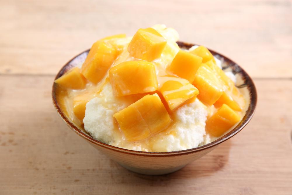 Taiwanese shaved ice with fresh mangos. (glen photo/Shutterstock)