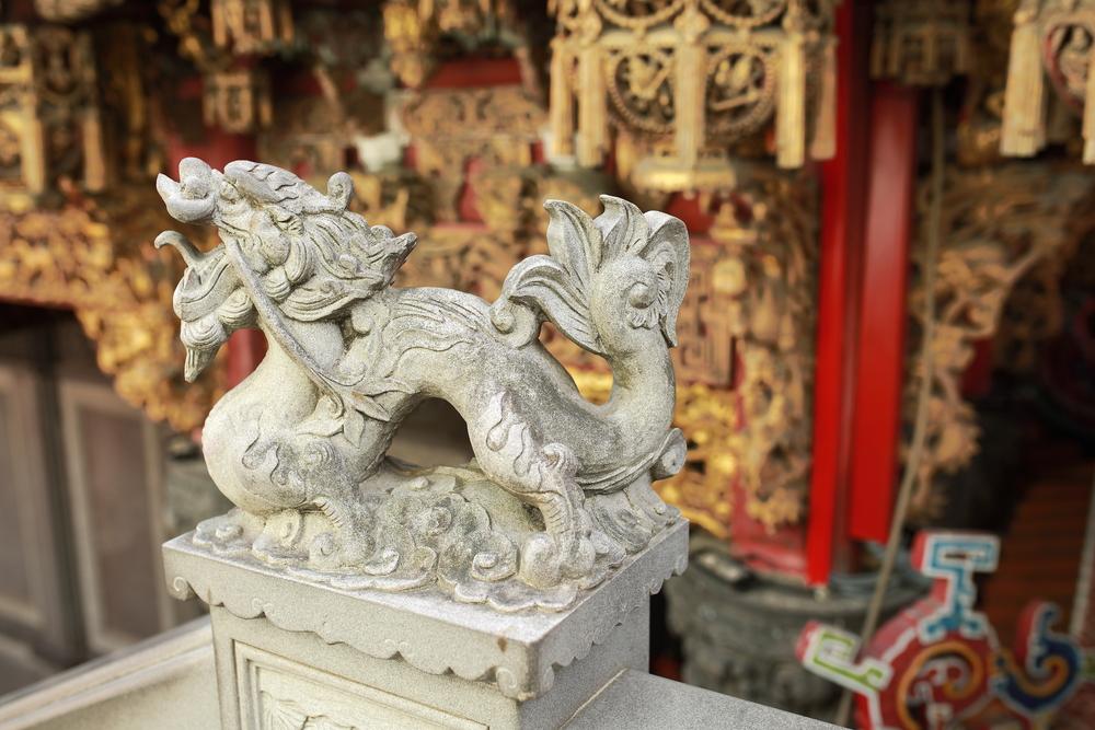 A dragon stone carving at Qingshui Zushi Temple in Sanxia District. (Lando9896/Shutterstock)