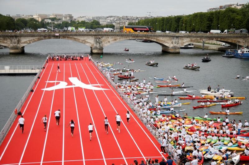Runners compete on an athletics track that floats on the River Seine, in Paris, France on June 23, 2017. (REUTERS/Charles Platiau)